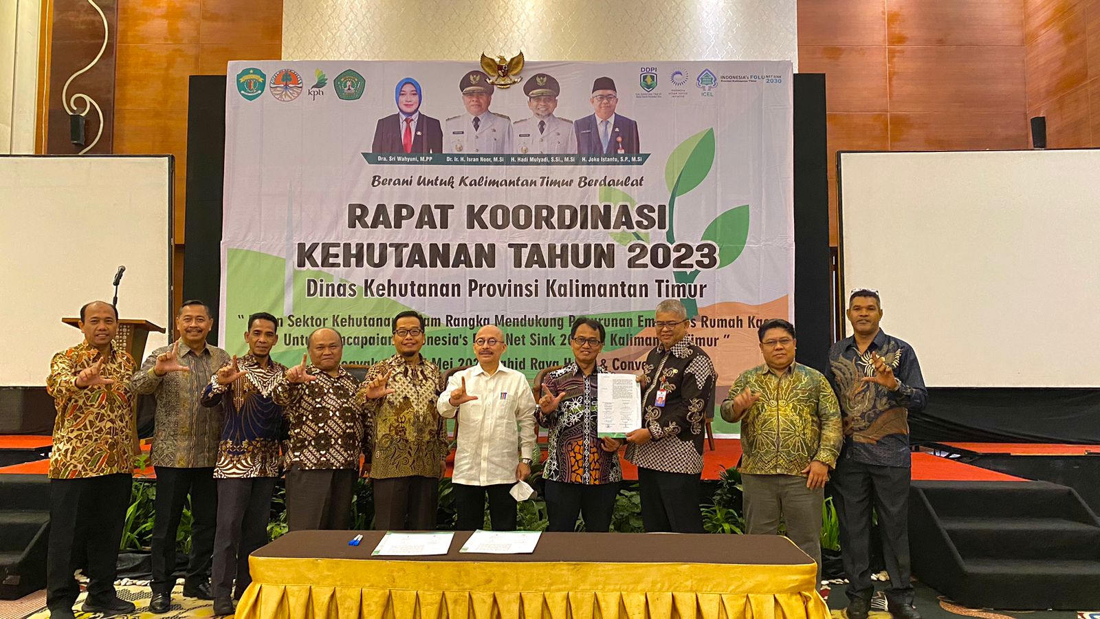 https://dishutkaltim.com/public/admin/images/gambar_berita/1684814533_WhatsApp Image 2023-05-23 at 11.59.53.jpeg